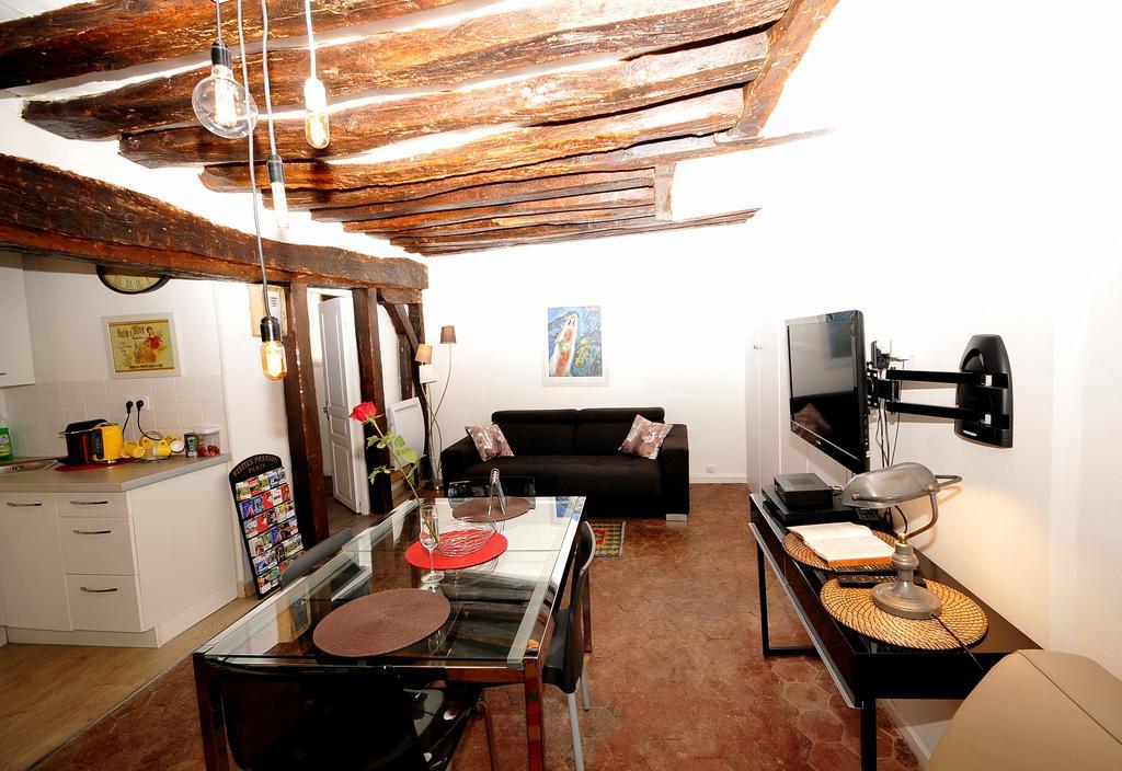 Apartment Saint Paul Marais Paris